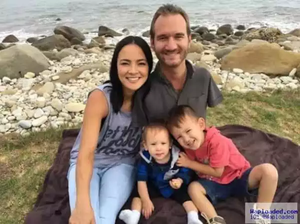 Meet Nick Vujicic, Man Without Legs And Arms Pictured With His Family (Photo)